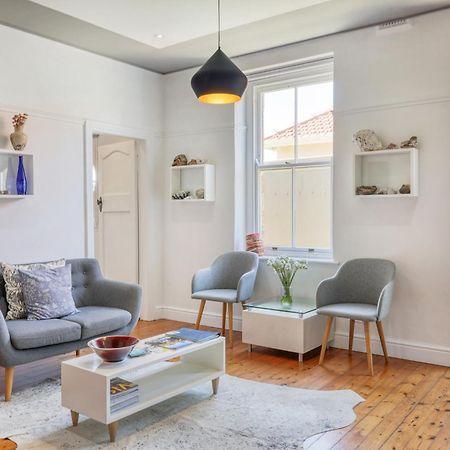 Behr Road Apartment With Sea View Patio Cape Town Eksteriør bilde