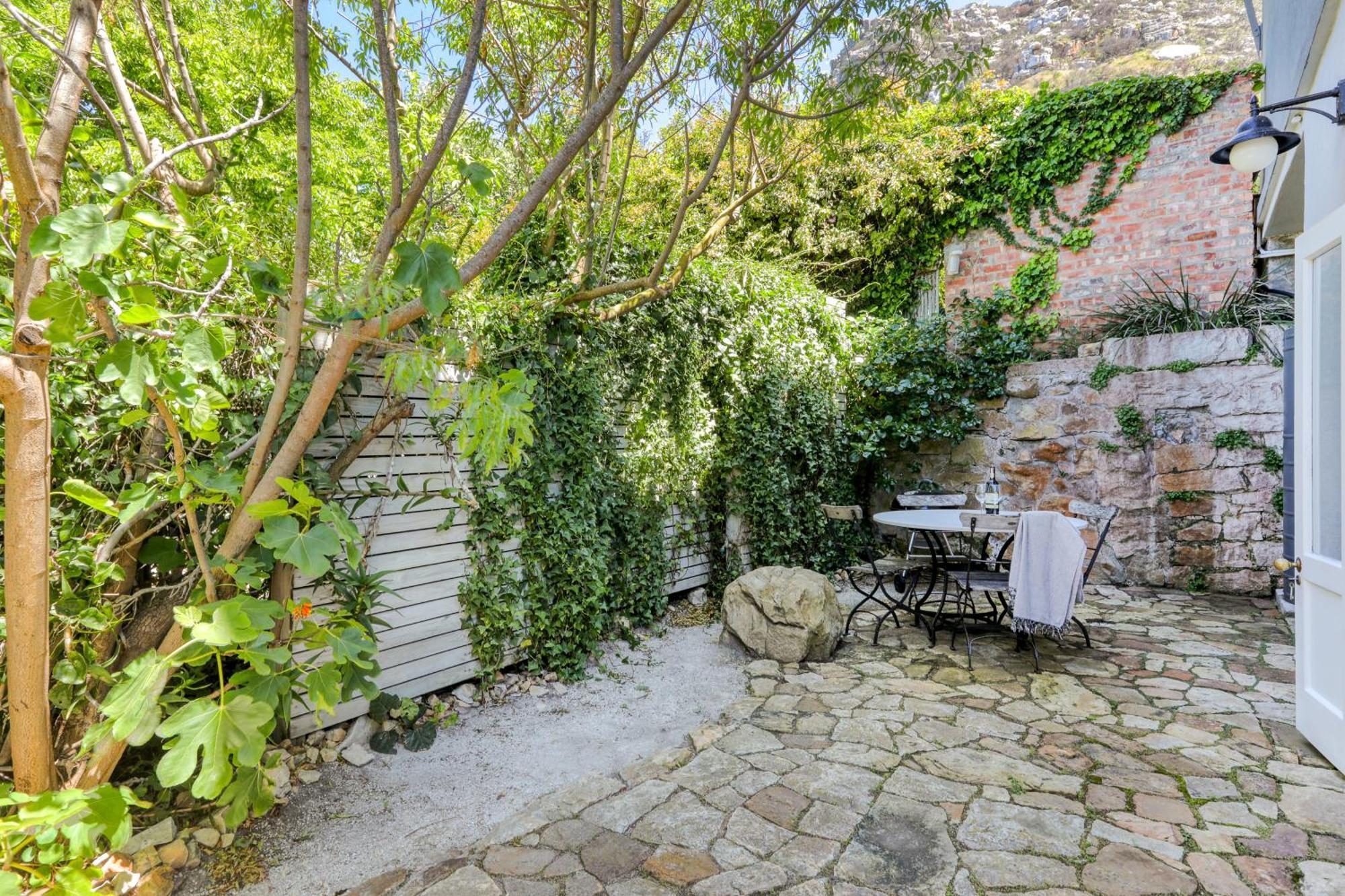 Behr Road Apartment With Sea View Patio Cape Town Eksteriør bilde